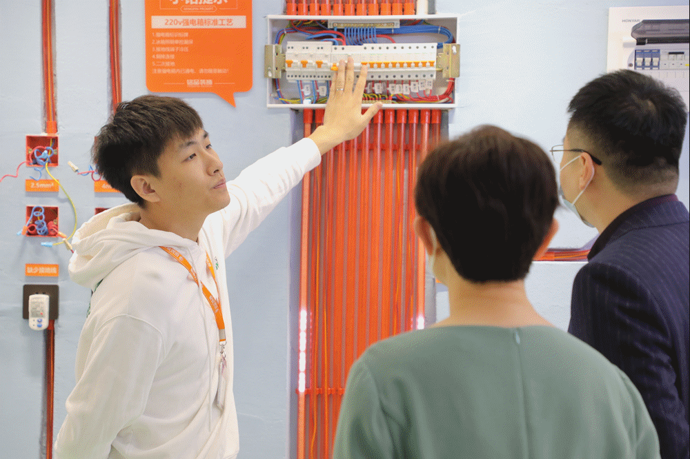 逛展廳，看工藝，家裝當(dāng)然要選放心的